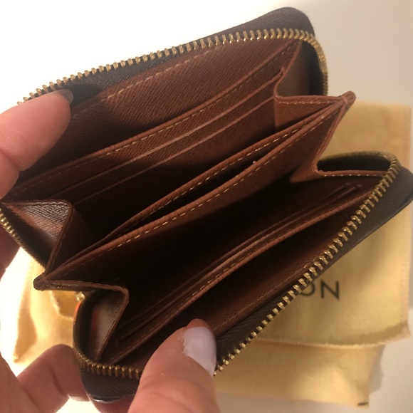Authentic LV zippy coin purse - SOLD - Picture 2 of 8